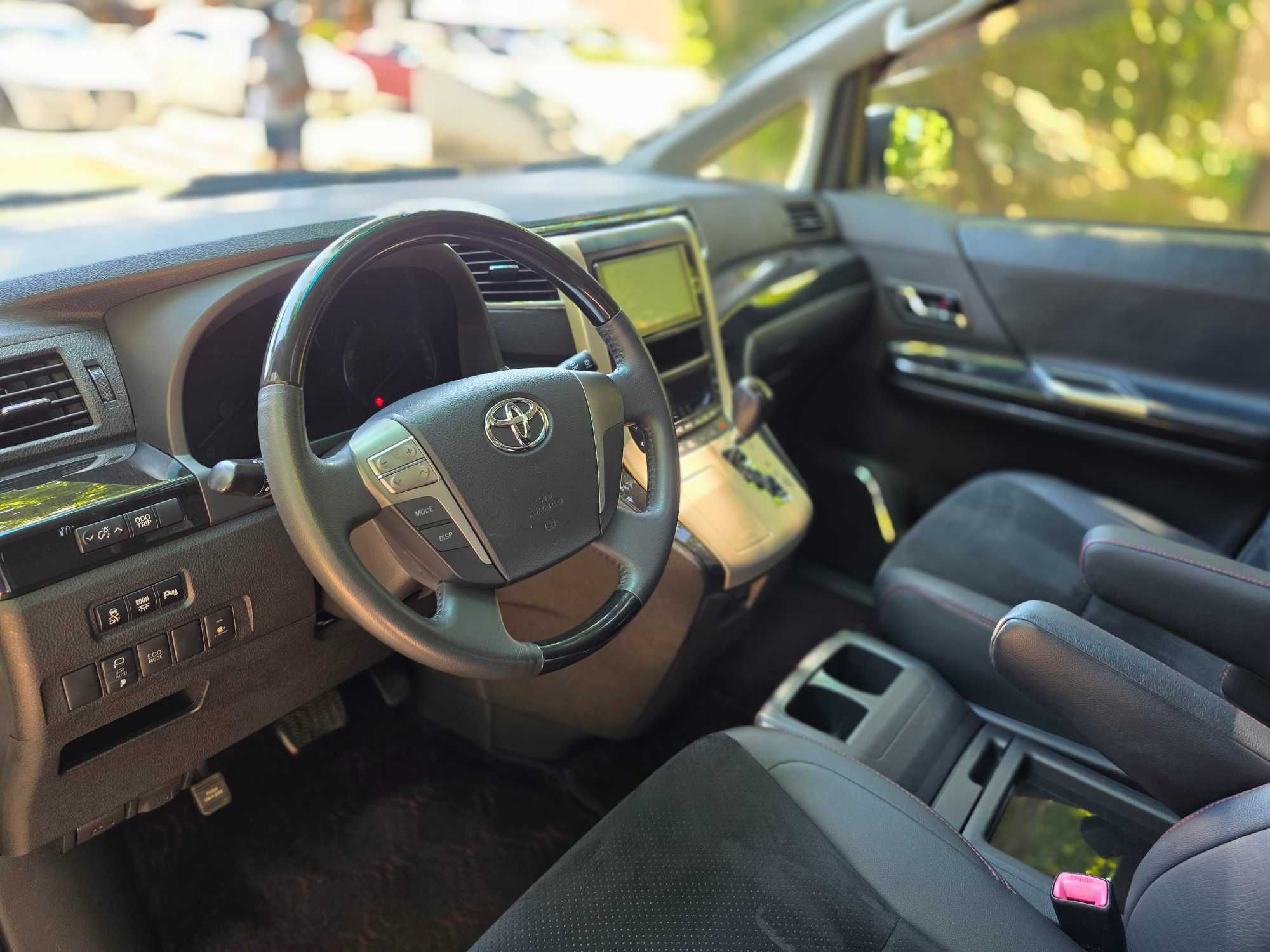 Toyota vellfire '12 Golden Eyes  панорама