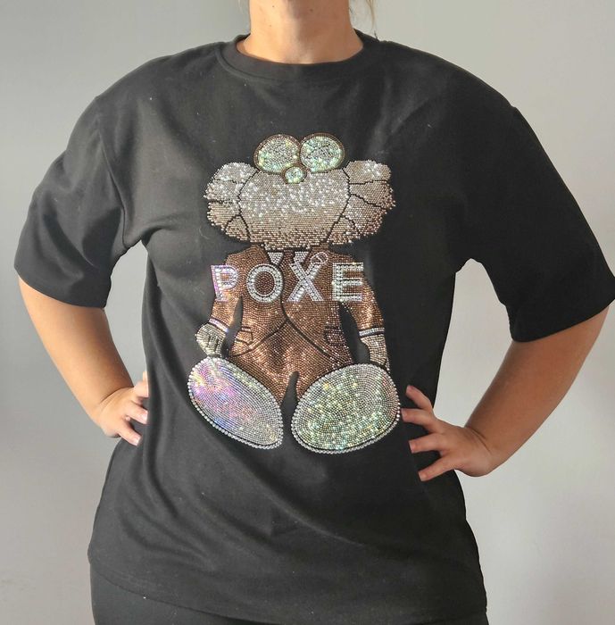 Czarna koszulka z cekinową aplikacją roz. XL