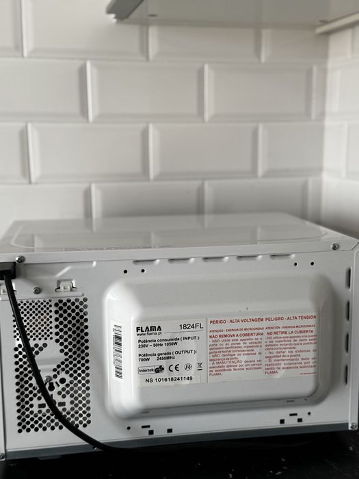 Microondas modelo Flama 1824FL