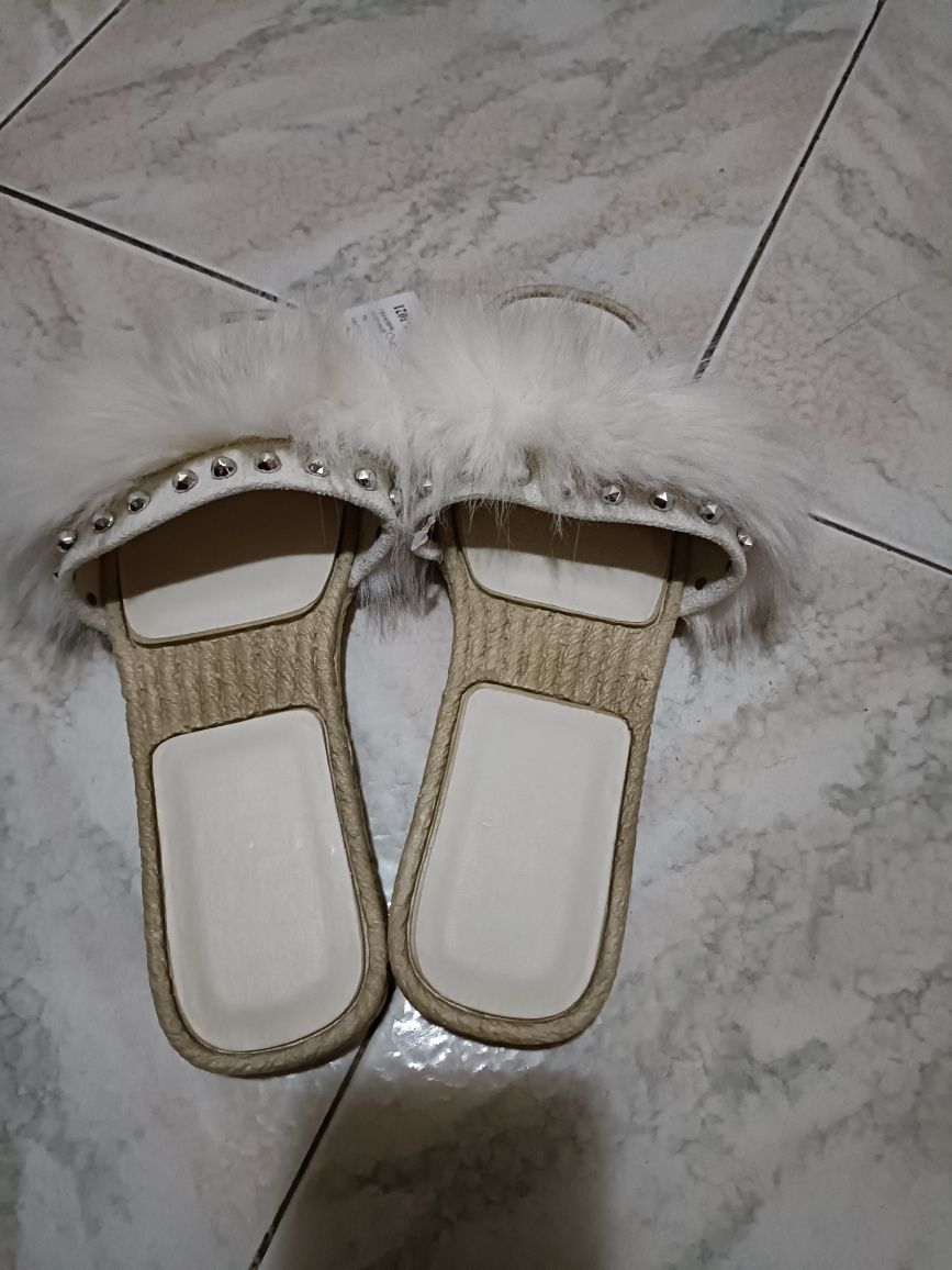 Chinelos brancos n 39