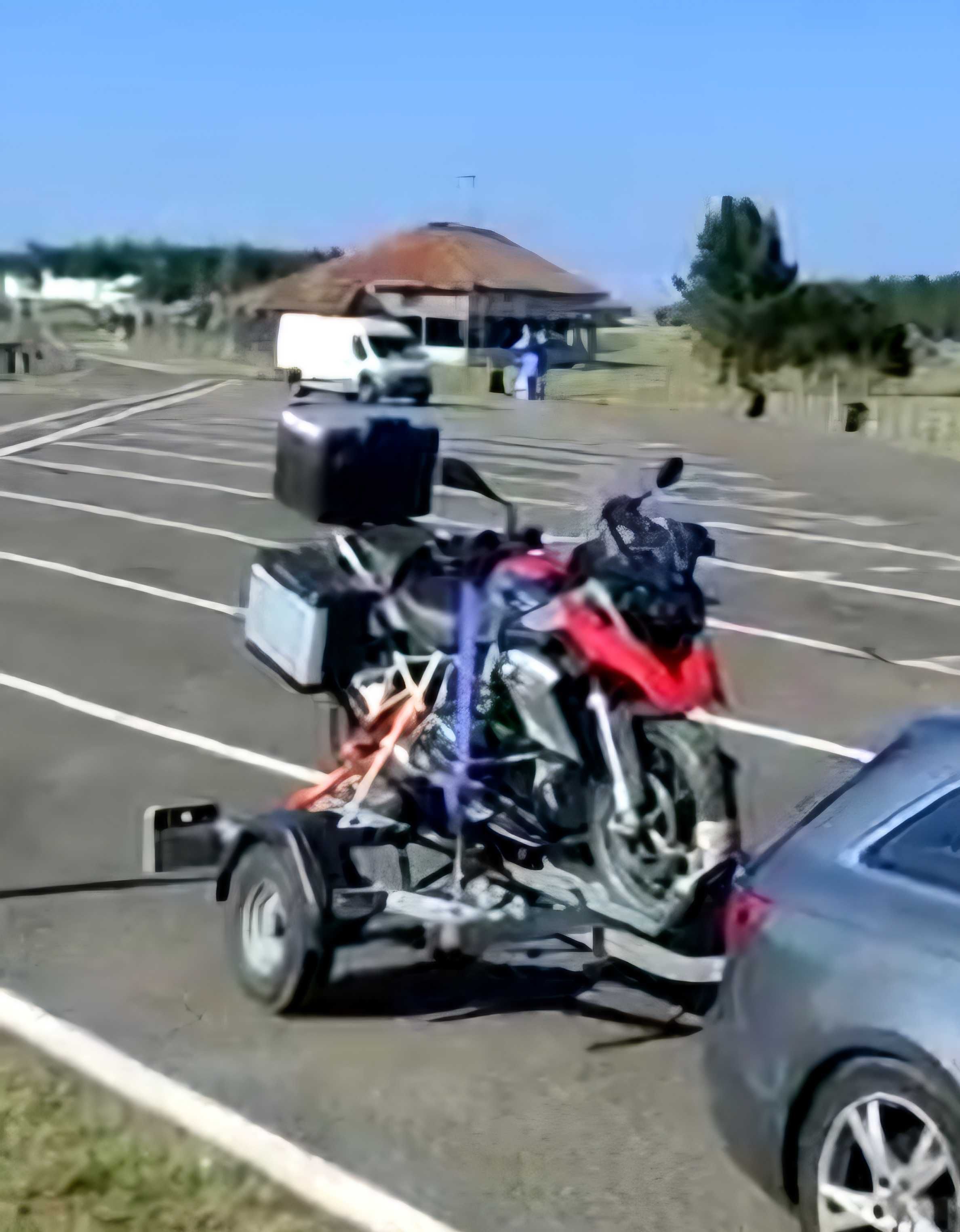 Trailer for 1 moto as new / reboque para 1 moto como novo