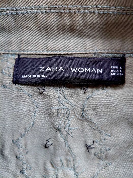 Lekka kurteczka z cekinami i zdobieniami