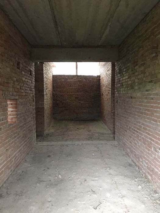 Продам адмін будівлю