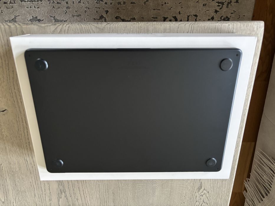 McBook Air 15.3” 2025 M4 16 GB RAM 256 SSD  Gwarancja