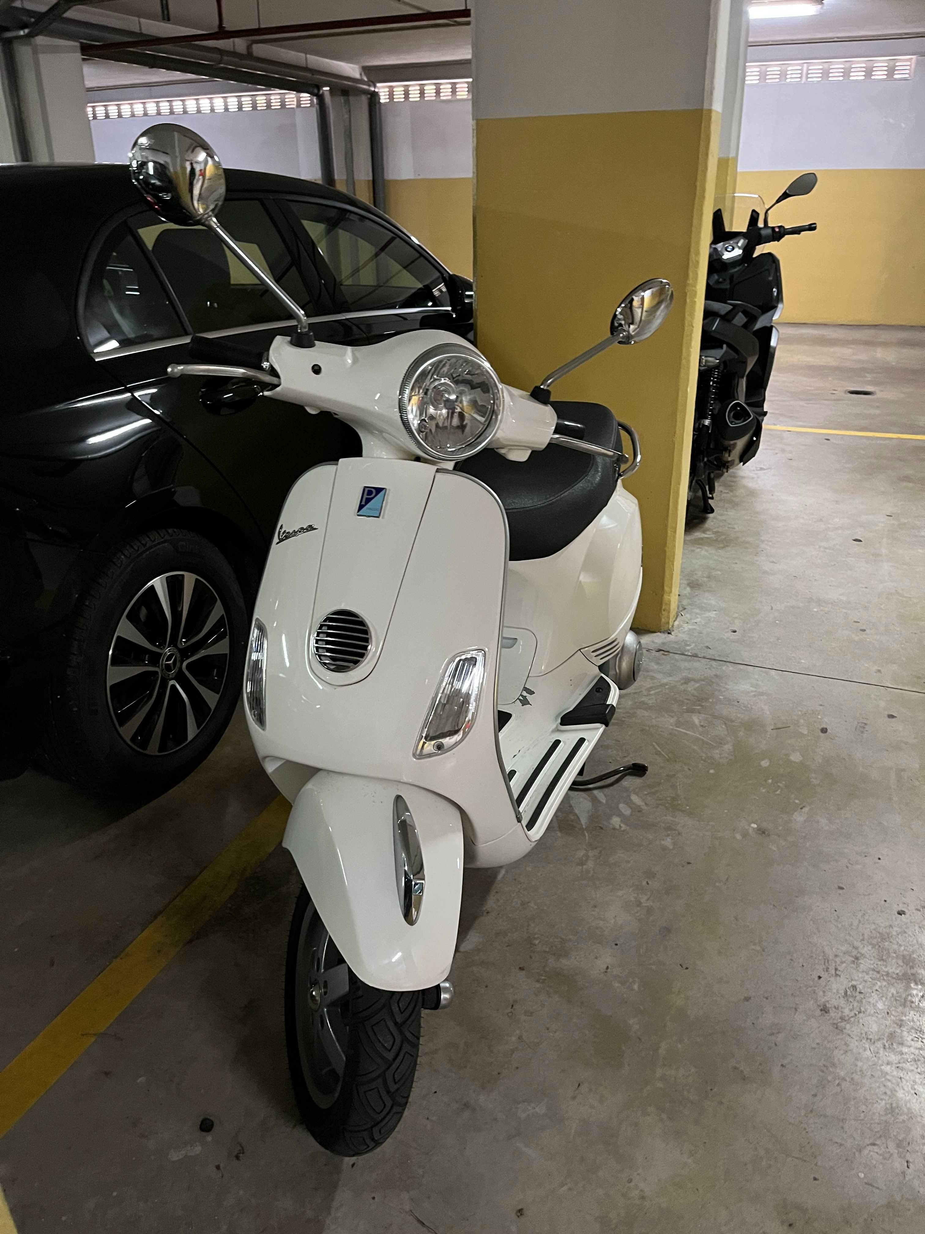 Vespa 125 Lx ie, poucos quilometros e muito bem cuidada