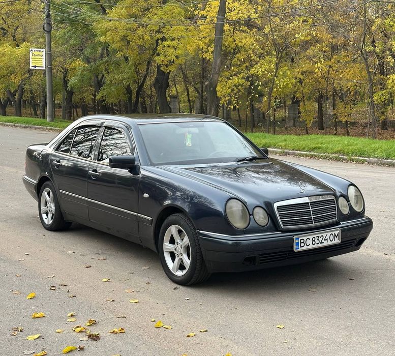 Mercedes-Benz E-Class W210