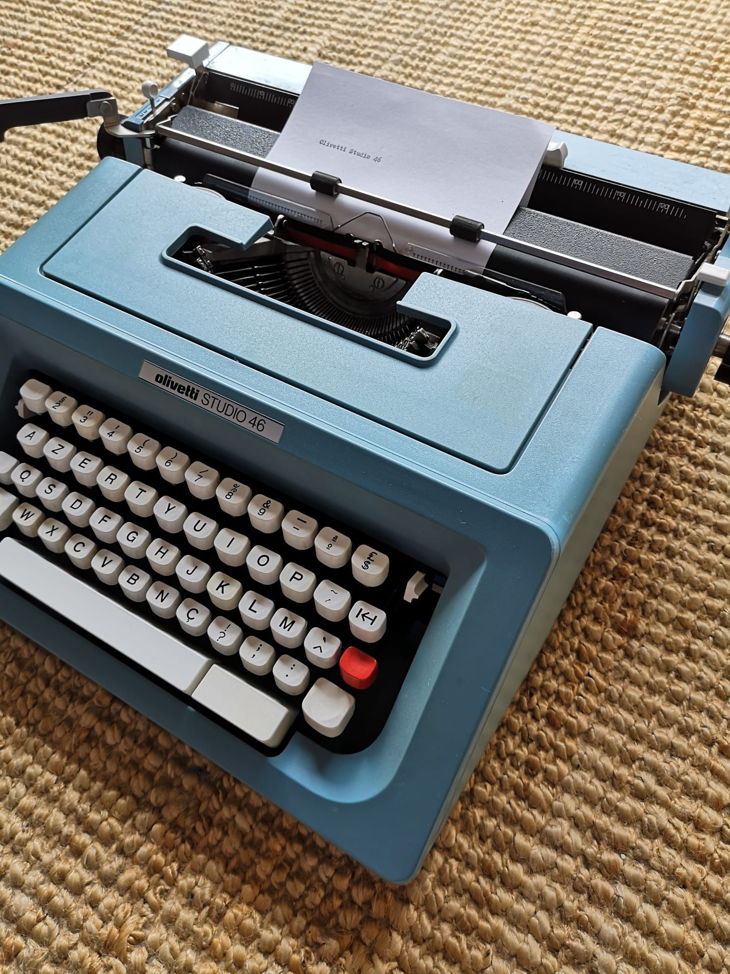 Máquina de escrever Olivetti studio 46