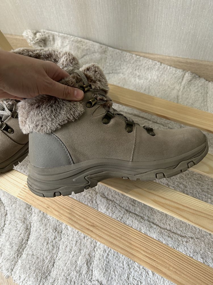 Теплі зимові черевики бежеві Skechers 37 Relaxed Fit Trego Finest