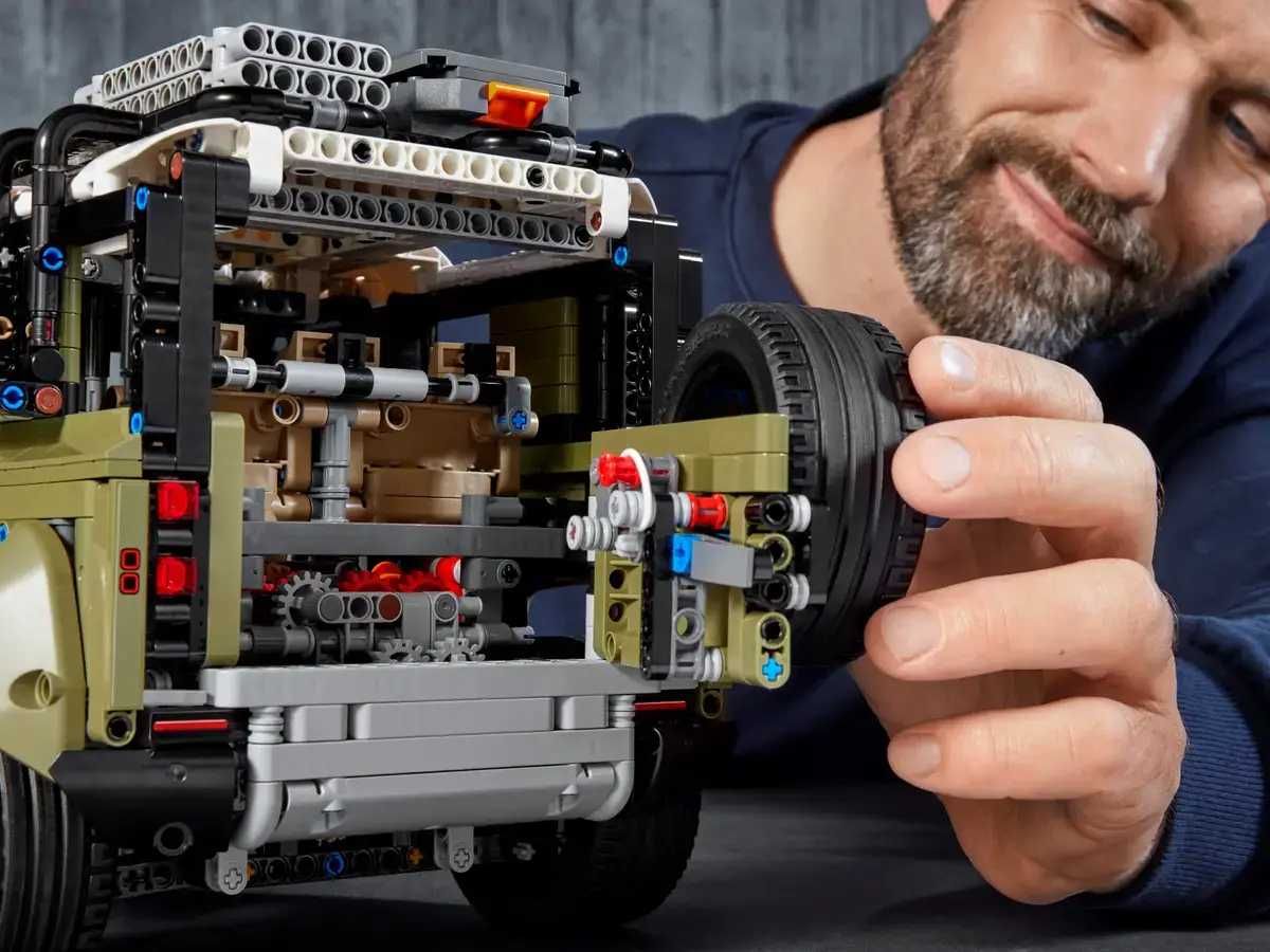 Конструктор LEGO Technic Land Rover Defender