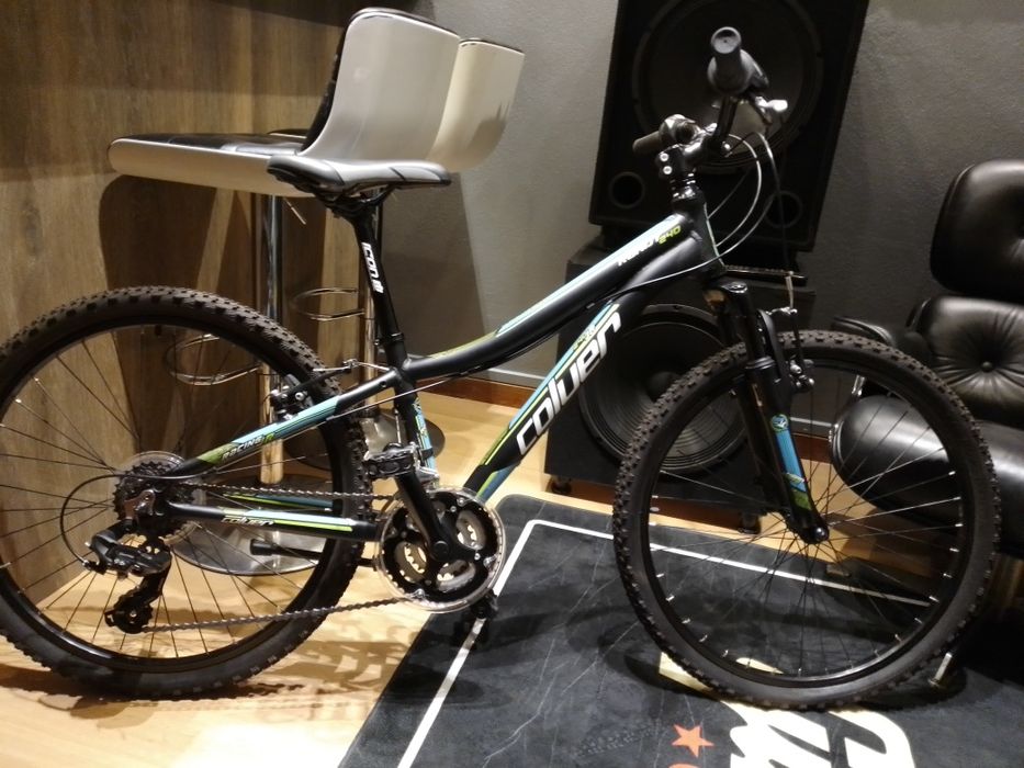 Bicicleta praticamente nova rodada 24 cor preta e azul.