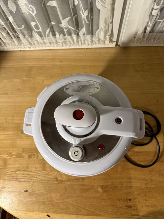 Мультиварка-скороварка ROTEX REPC58-G