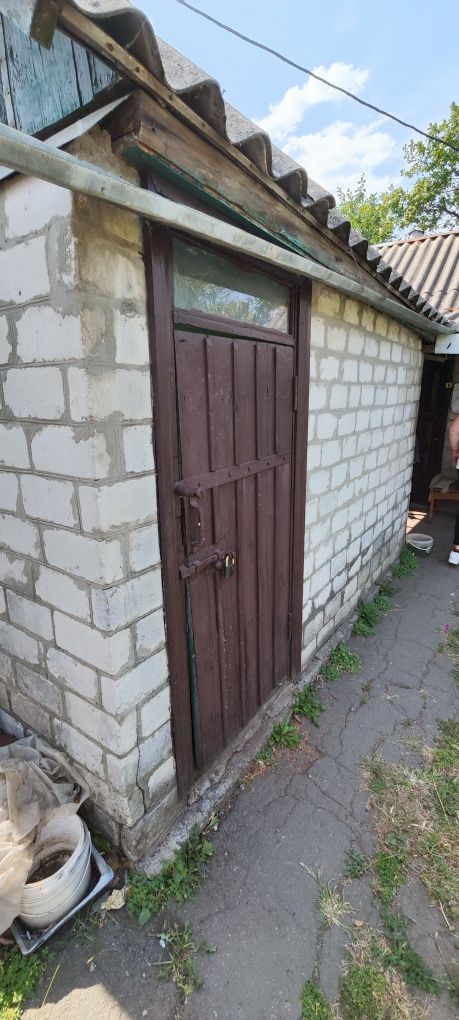Продам пол дома с удобствами и гараж на Восточном