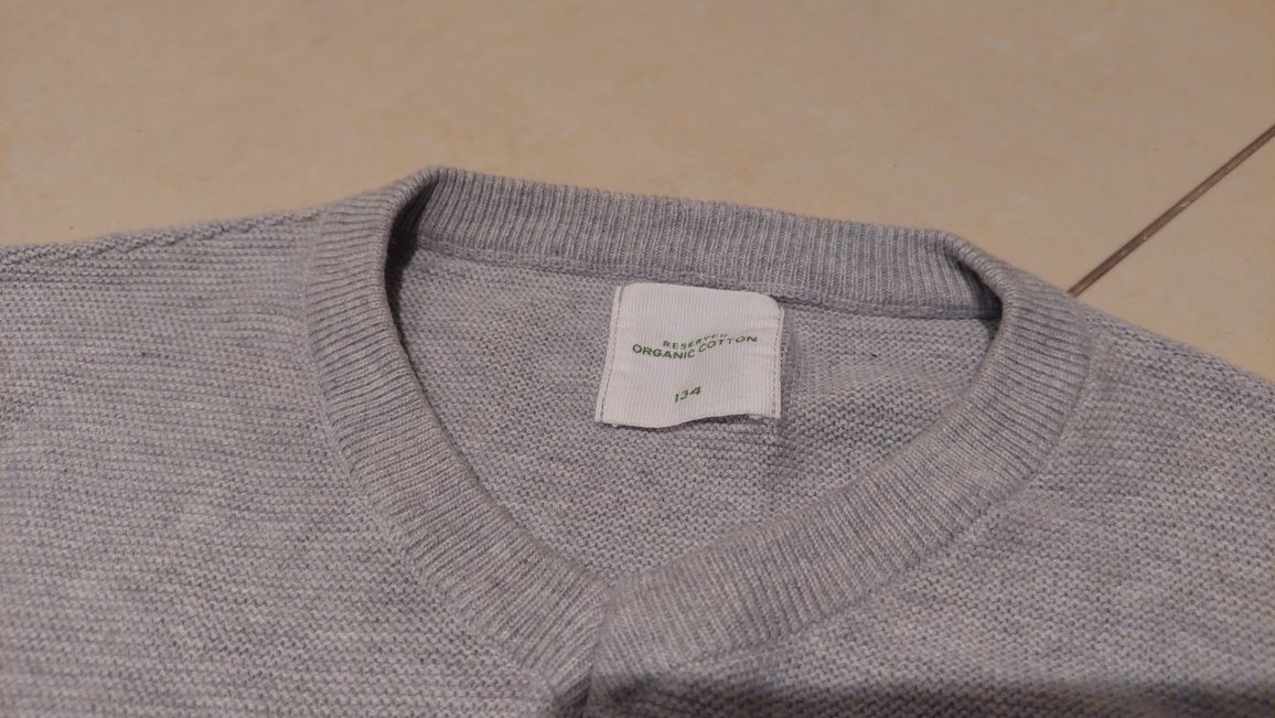 Sweter marki Reserved rozmiar 134 kolor szary