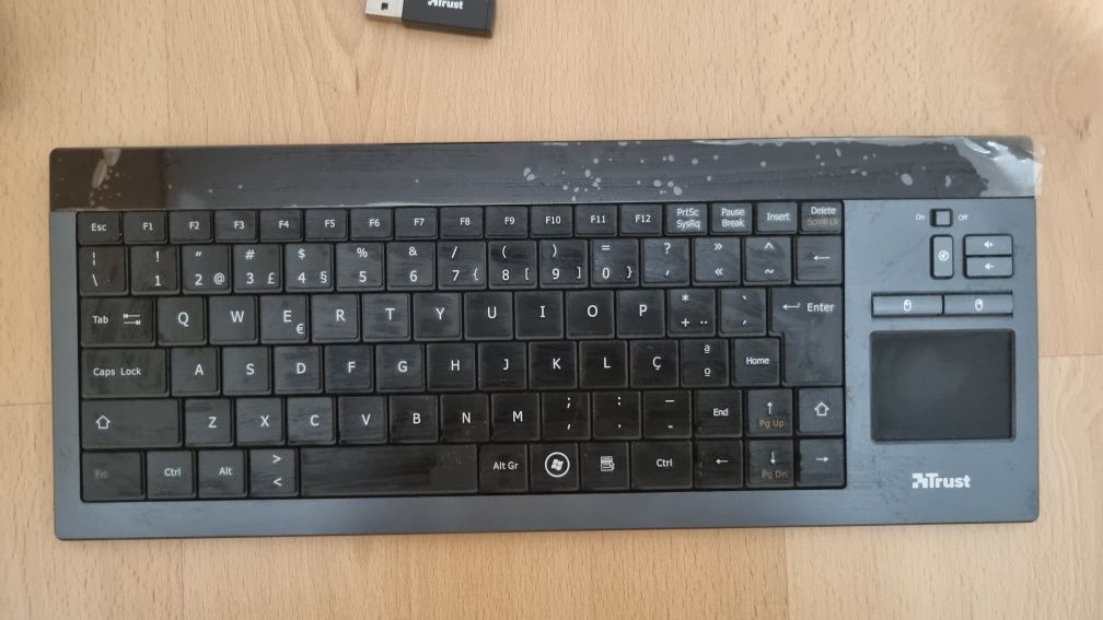 [Vendo] Teclado Trust Wireless c/ rato
