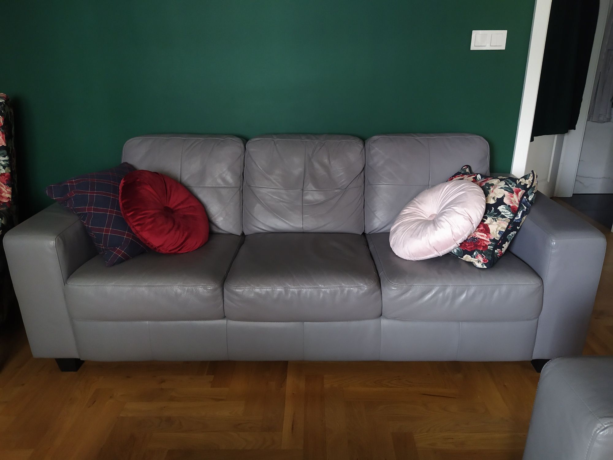 Kanapa IKEA skogaby trzyosobowa szara skórzana sofa