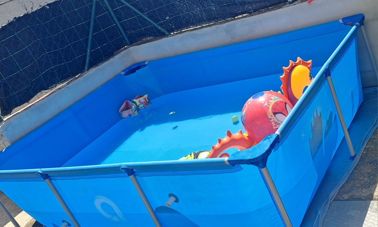 Piscina como nova  2.55 por 1.75
