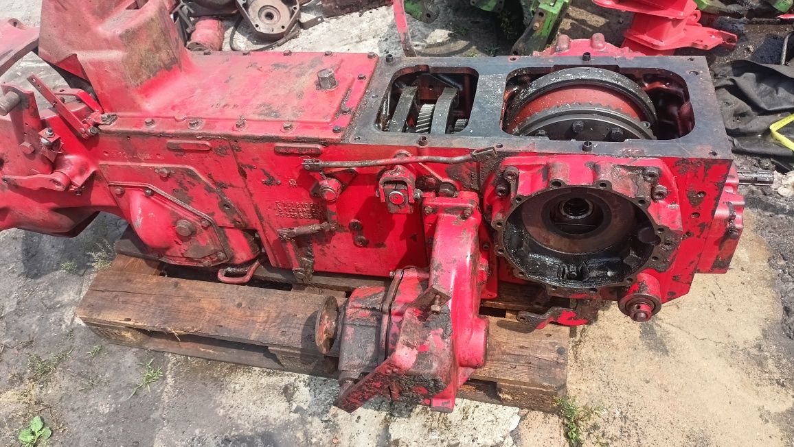 Skrzynia case 745 as