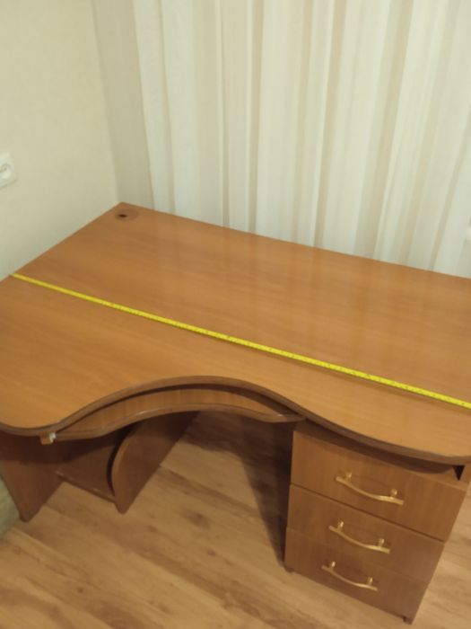 Продам комп'ютерний стіл б/у в гарному стані