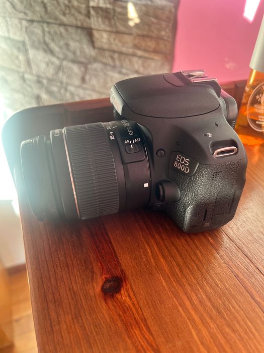 Canon EOS 800D + Canon EF-S 18/55mm f/ 3,5 5,6 STM