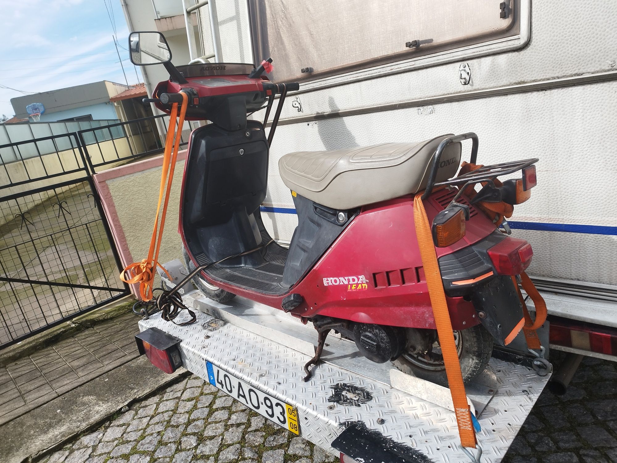 Honda Lead com 900 km