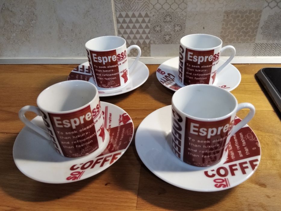 4filiżanki i talerzyki espresso TRI, Kaffeset