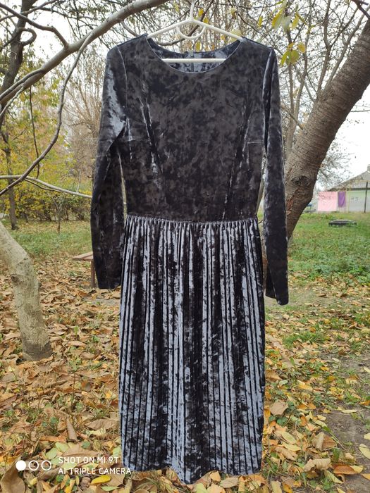 Сукні велюрова, червона, чорна S- M