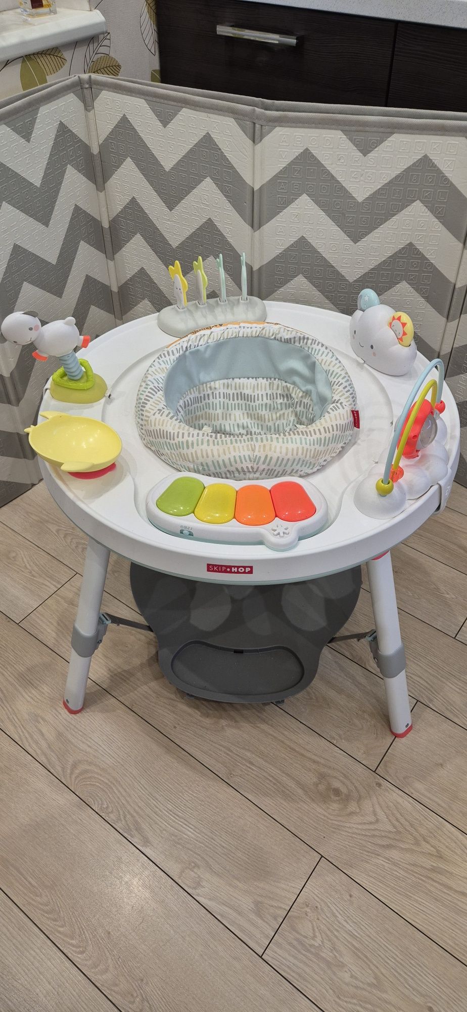 Розвиваючий центр Skip Hop