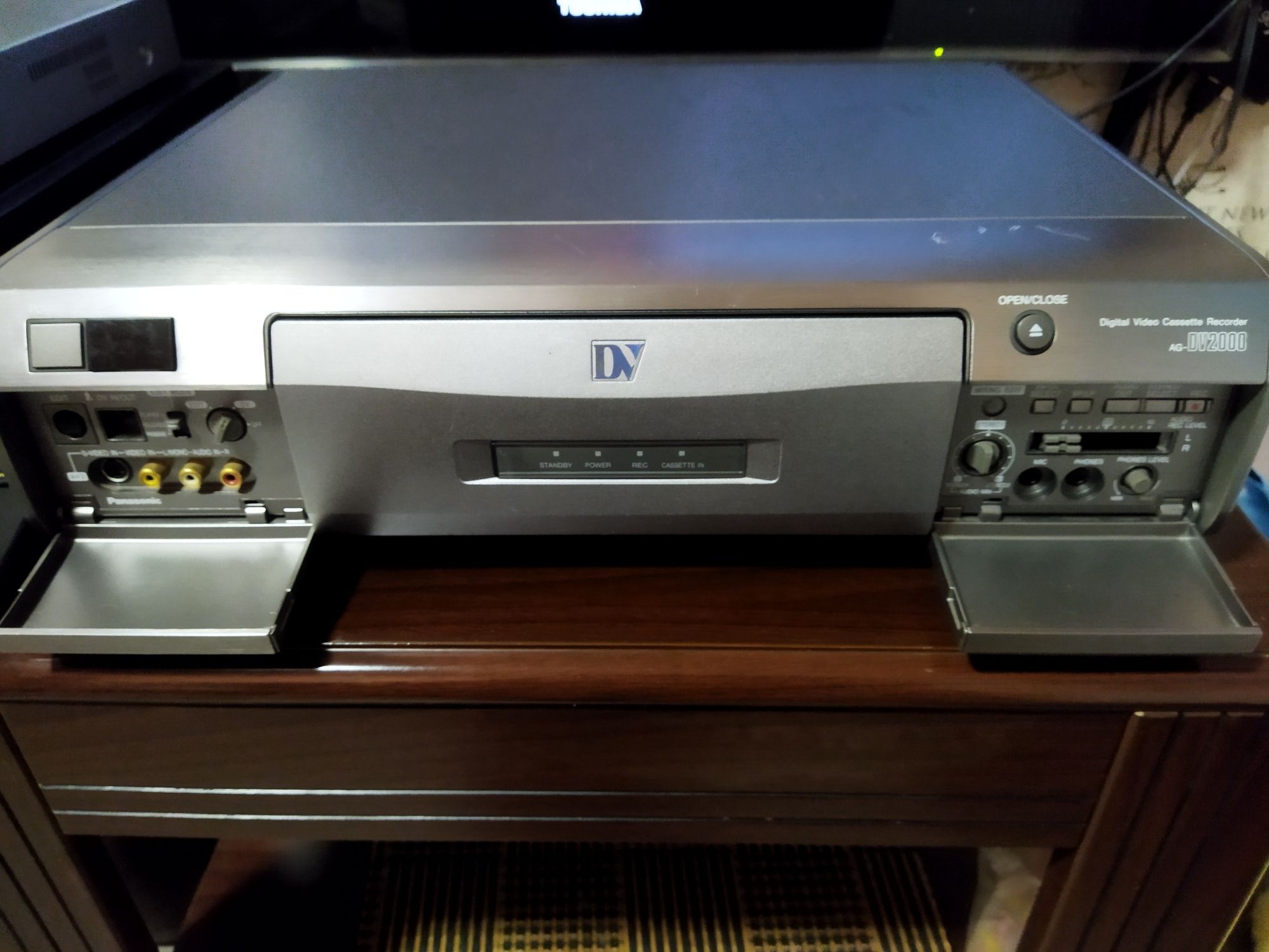 Видеомагнитафон Panasonic agDv2000 NTSC 120v!!!