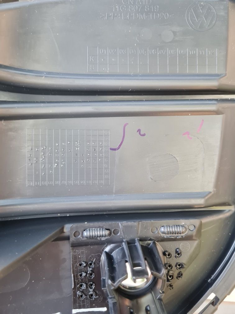 Решітка протитуманної фари оригінал ID4 11G807819А 11G807820А
VW ID.4