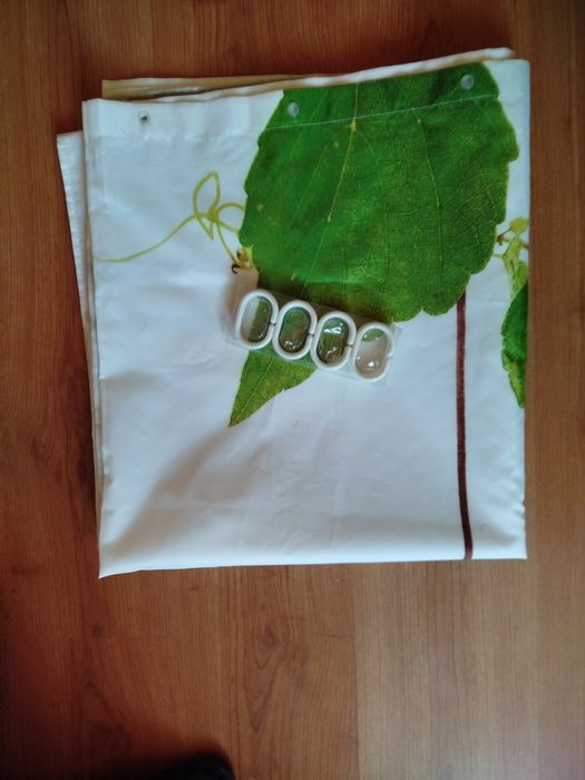 Шторка для ванної кімнати