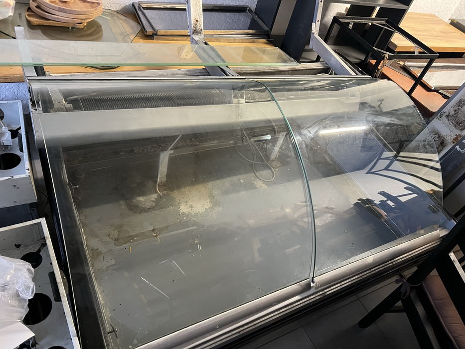 Холодильник вітрина