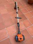 Aparador relva Husqvarna 122 C
