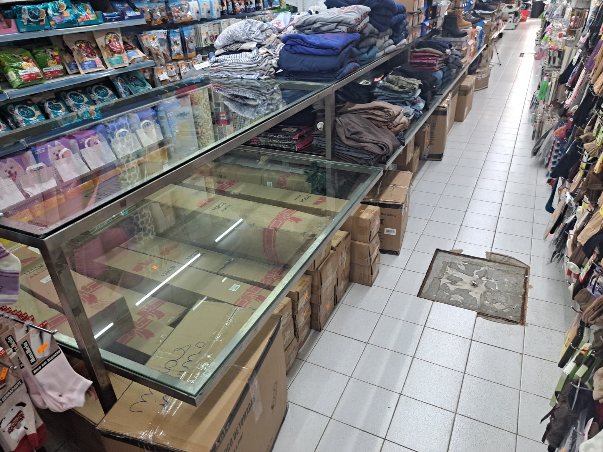 Mesa de Vidro para loja de roupa ou outros