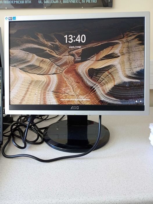 Monitor AOC 19"  2 sztuki