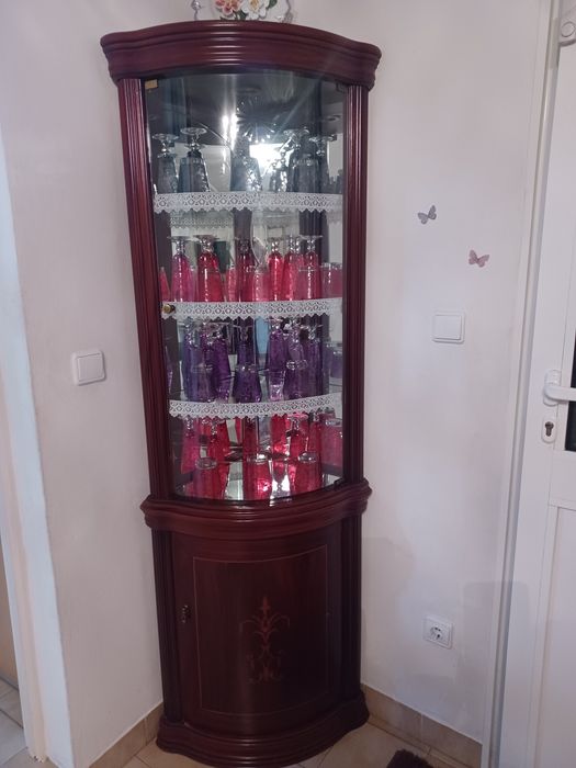Vitrine canto como nova
