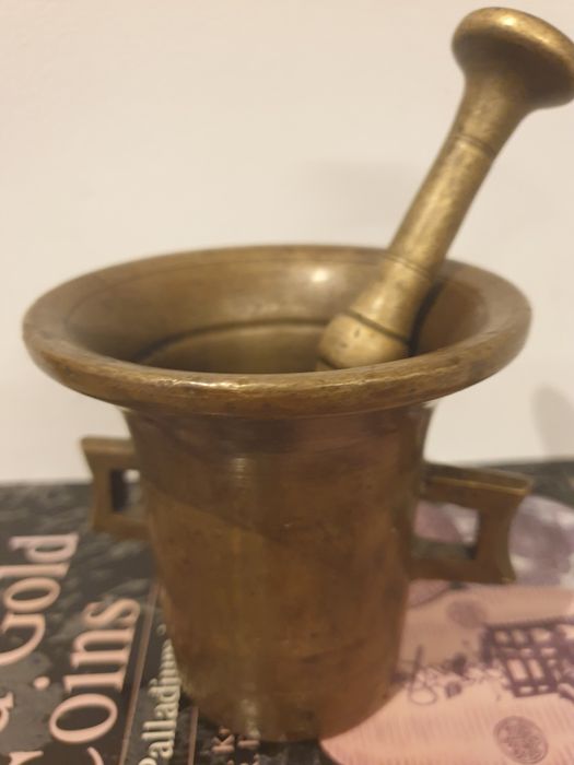 Mozdzierz mosiężny potężny.