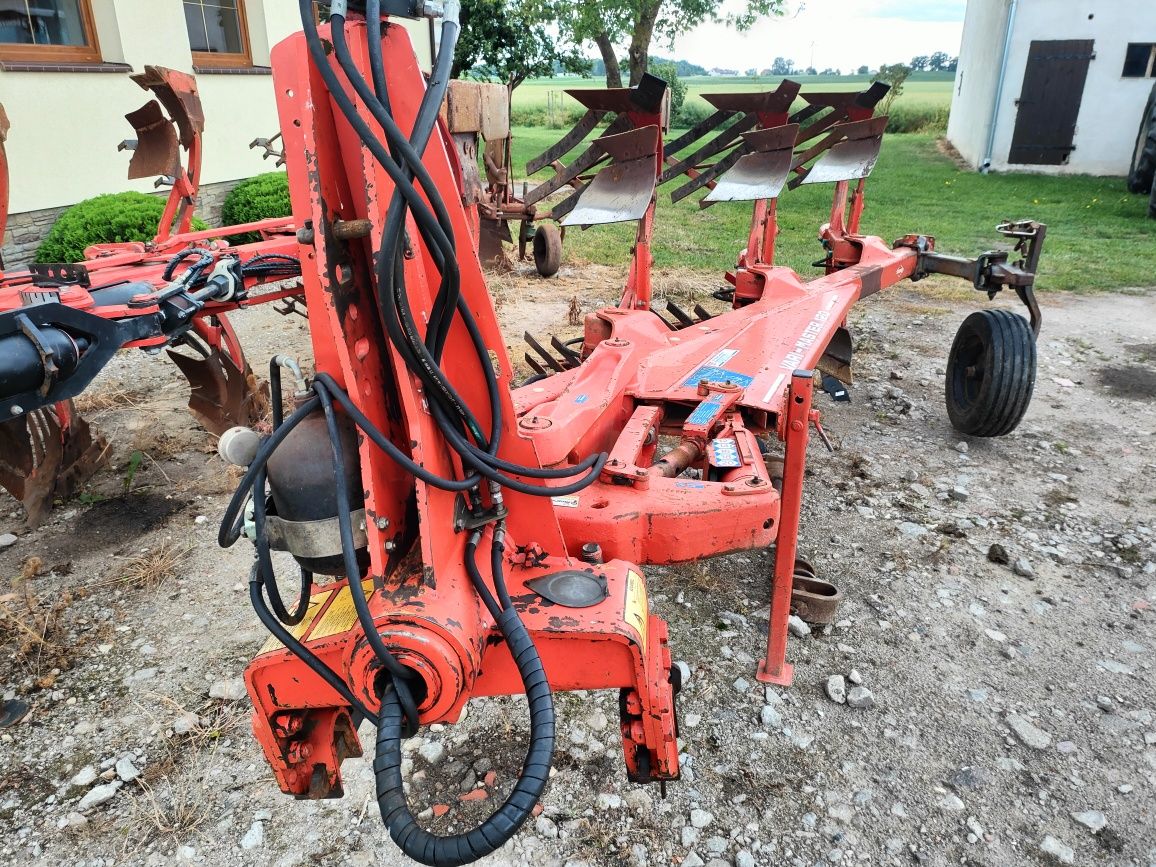 Pług obrotowy KUHN Varimaster 120 ażurowy 4 skibowy. Gregoire Besson