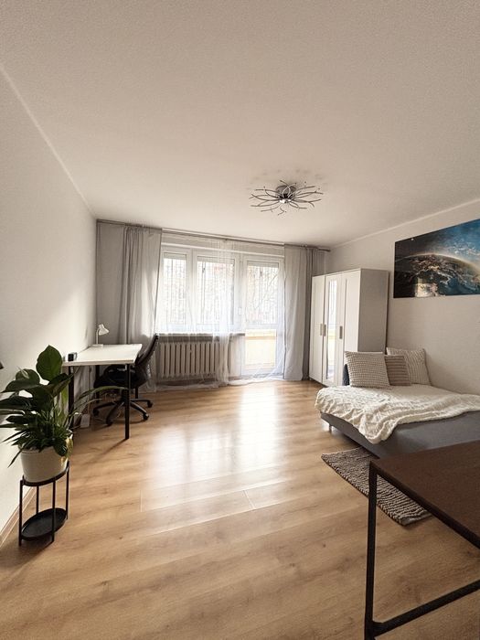 Duży pokój z balkonem|Tramwaj|Osiedle Piastow