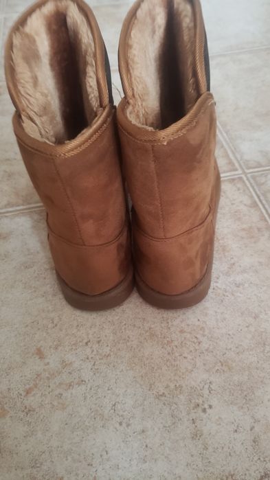 Стильні жіночі  Уггі