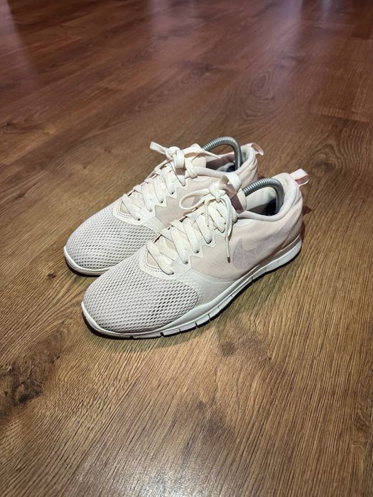Кросівки Nike Wmns Flex Essential Tr