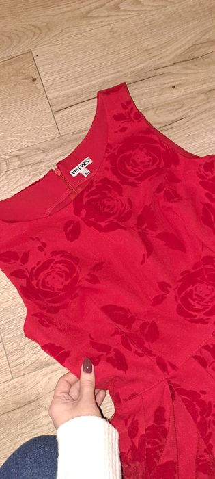 Плаття червоне, святкове