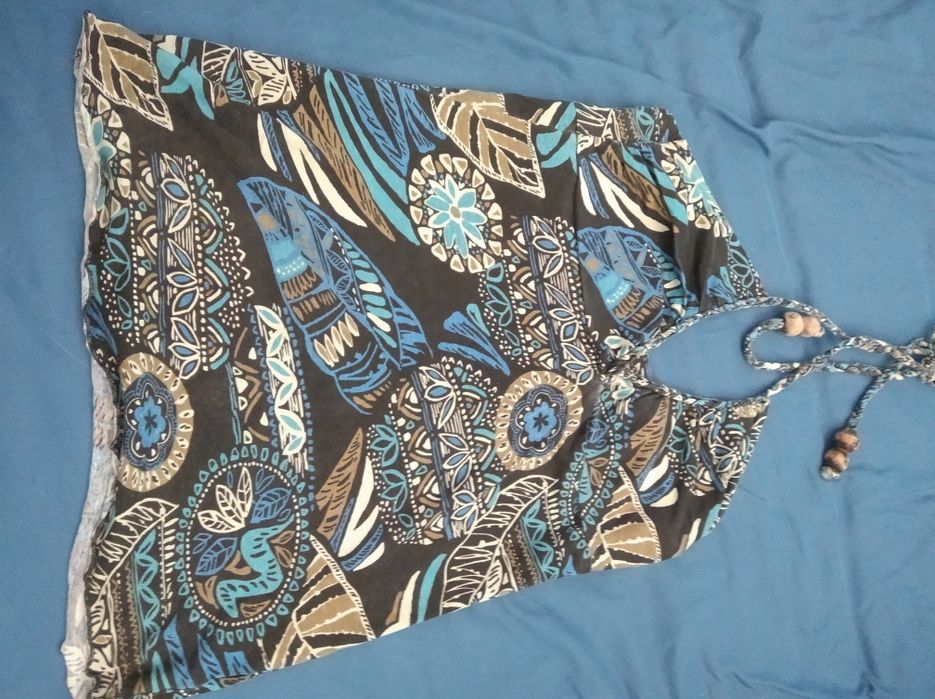 Letnia bluzka wiązana na szyi wzory etno