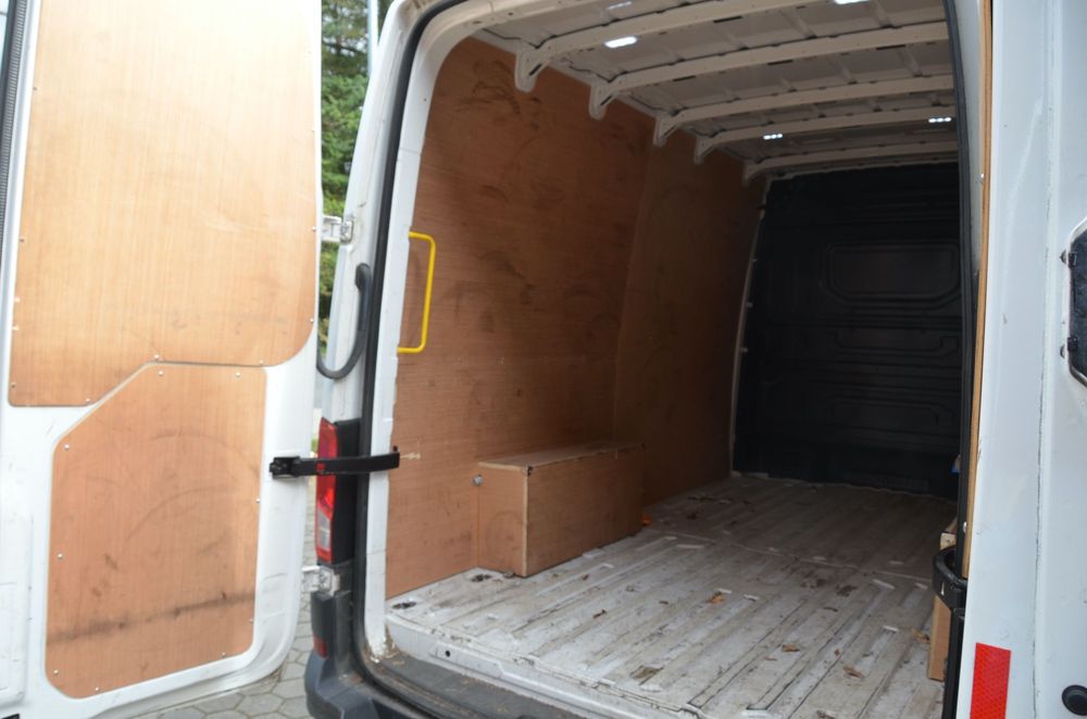 Volkswagen crafter  lampy led , line asist ,,klima itd