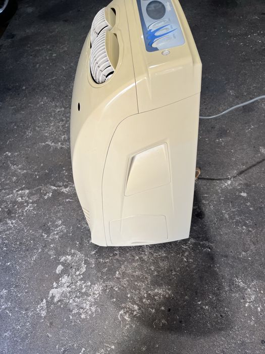 Aparelho de ar condicionado usado sem comando a funcionar    funcio