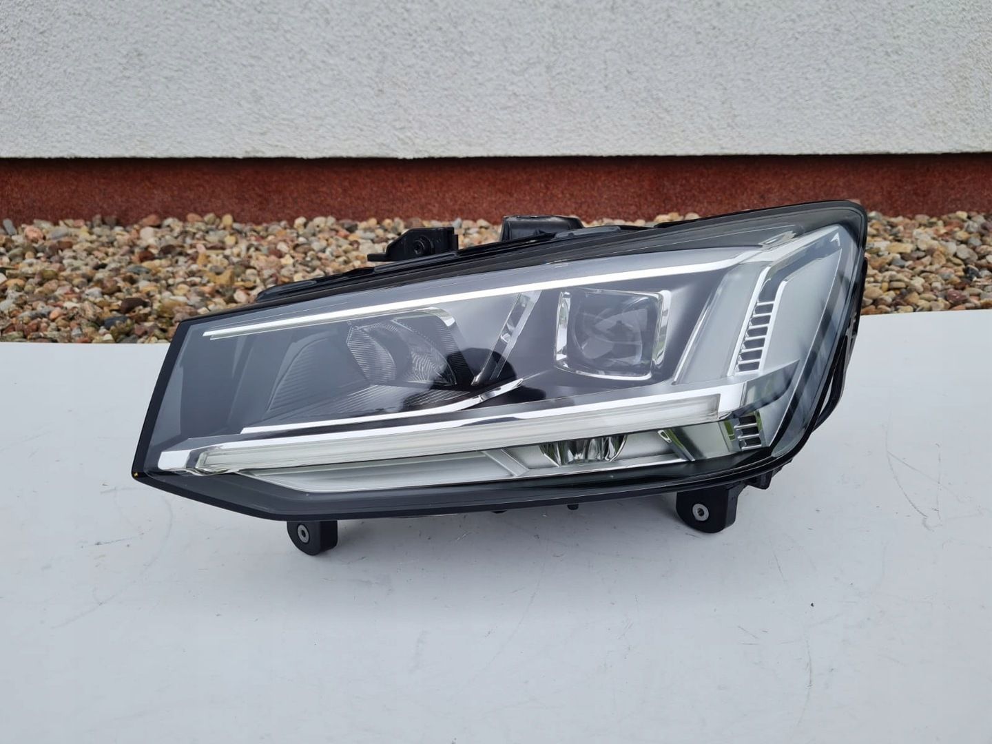 AUDI Q2 SQ2 81A Lampa lewa przód Full Led 81A941033