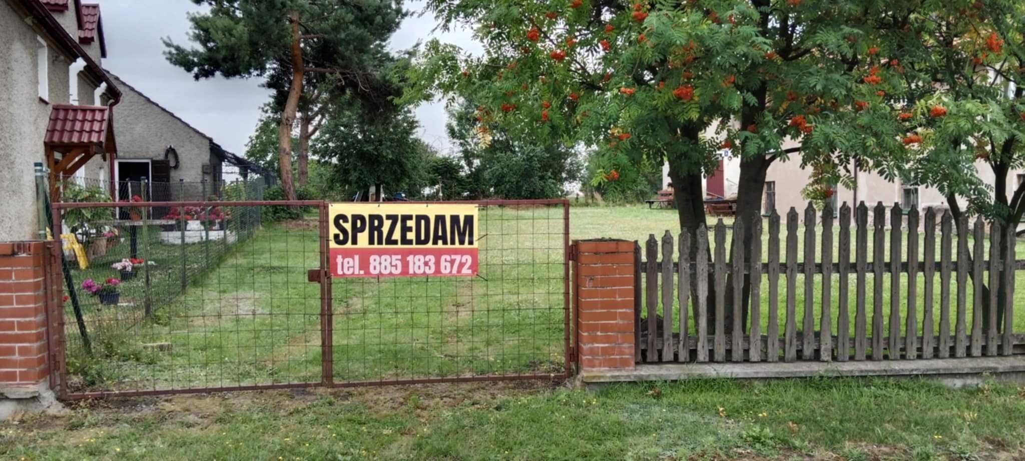Budynek(część) z działką - sprzedam