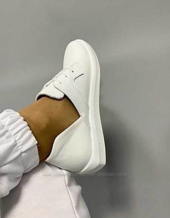 Шкіряні кеди, кросівки.