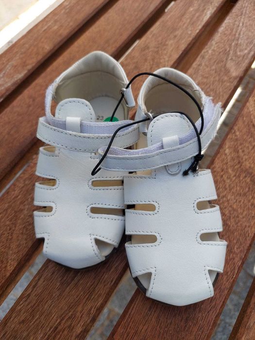 Sandálias brancas menina