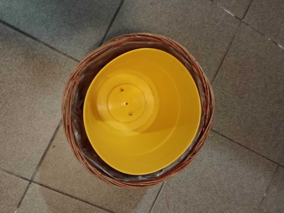 Osłonka na doniczkę wiklinowa 21x22cm z doniczka plastikową