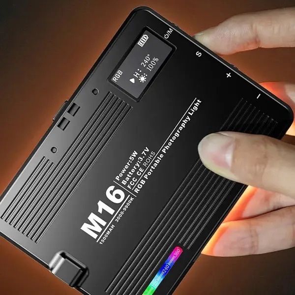 Аккумуляторный накамерный видеосвет M16 RGB